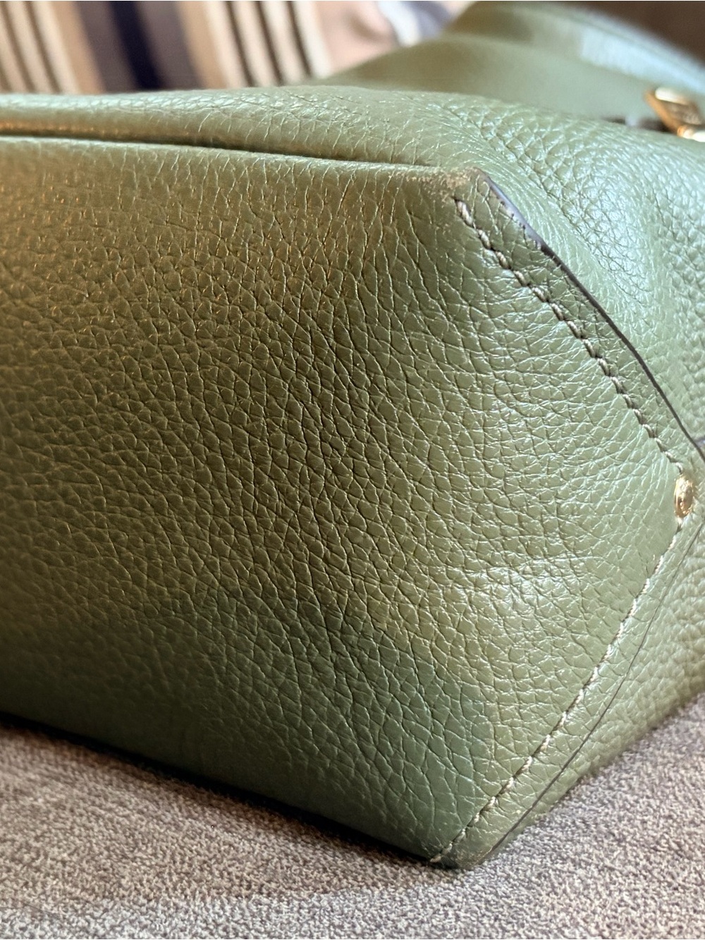 Coach Olive Green Pebbled Leather Shoulder Bag with Gold Hardware - Picture 10 of 11